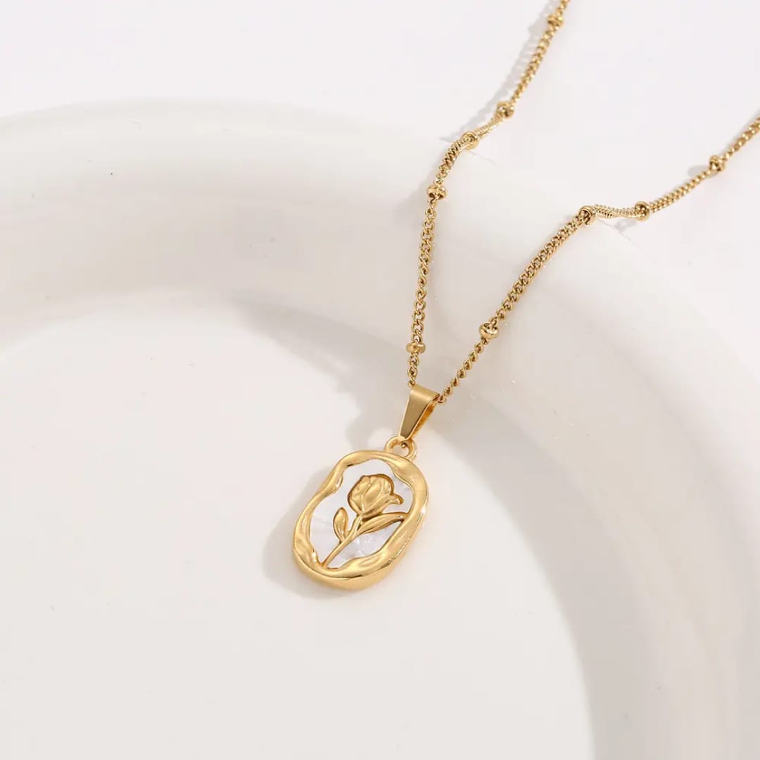New stylish gold plated locket chain