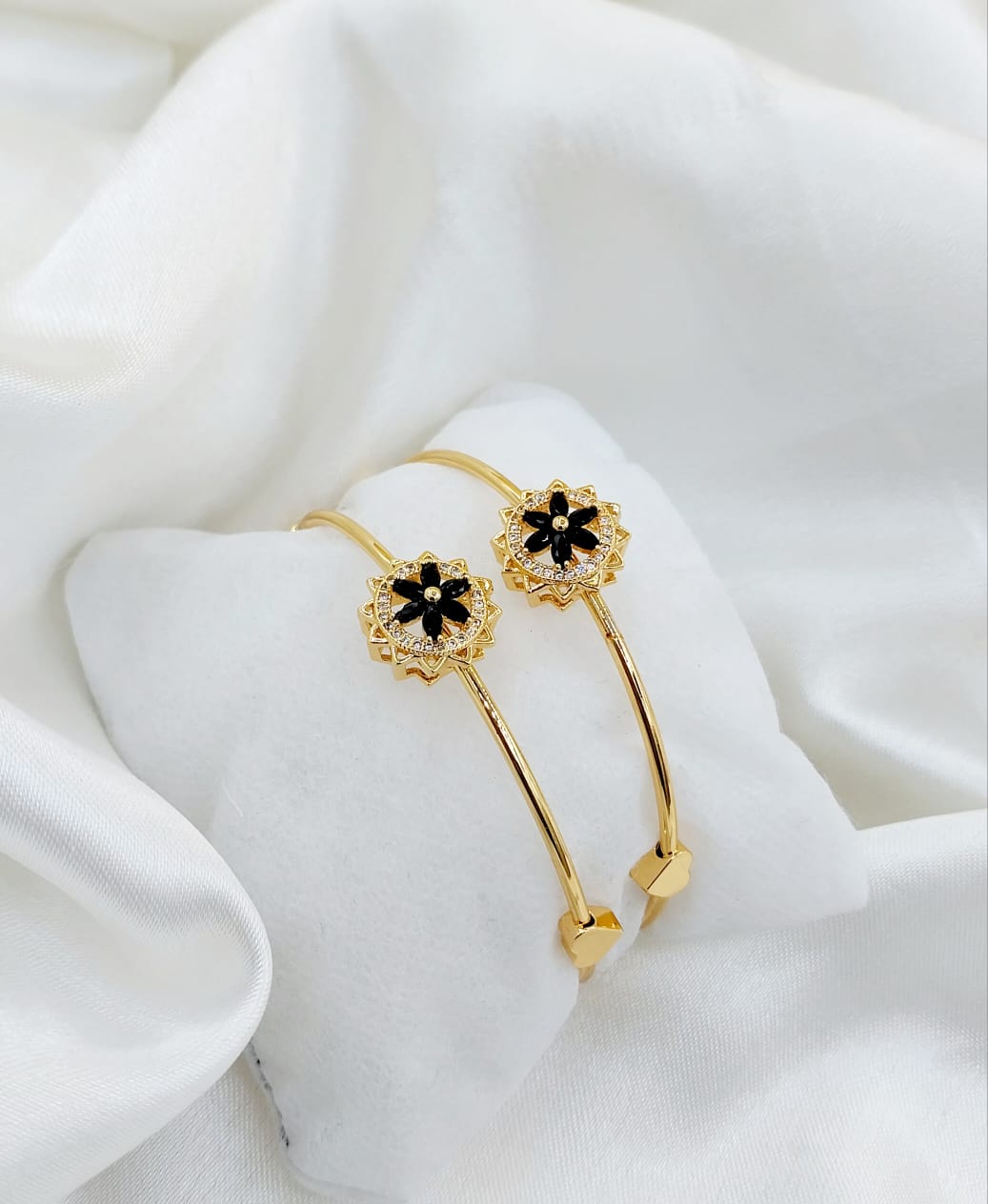 China gold plated two piece bangle set