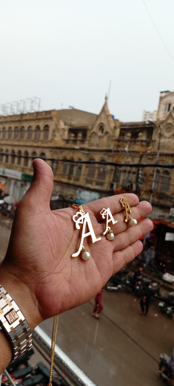 *Initials Pendant/Locket with Earrings* ▪️