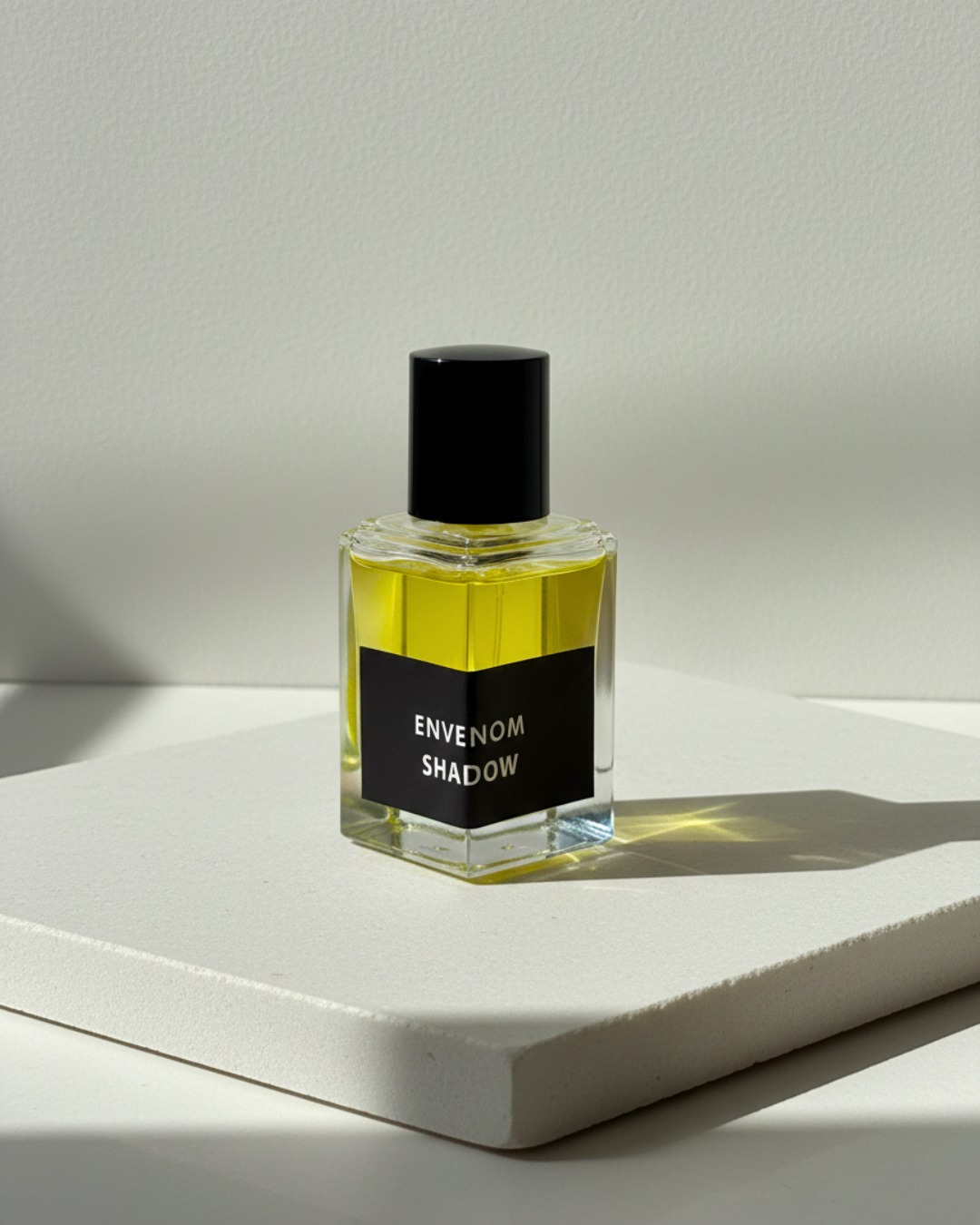 A captivating blend of spices, fruits, amber, honey, and musk, evoking charisma and allure. ML: 30ml