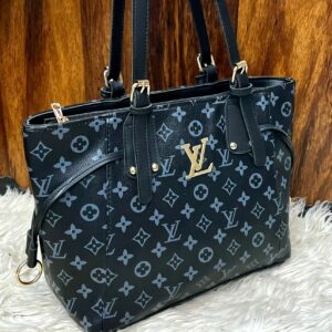 AAA-Quality Large Women’s Shoulder Handbag – Spacious Design