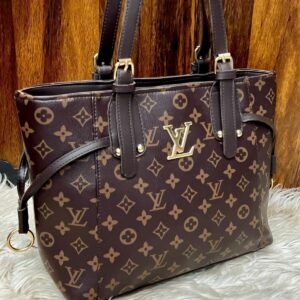 AAA-Quality Large Women’s Shoulder Handbag – Spacious Design