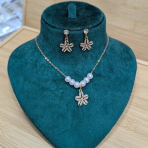 Women’s Jewelry Set – Locket& Earrings