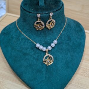Women’s Jewelry Set – Locket& Earrings