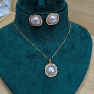 Women’s Jewelry Set – Locket& Earrings