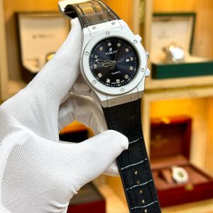 Men’s Quartz Watch – Rubber Strap, Date Display, Premium