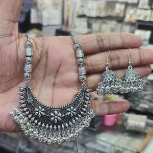 Women’s Elegant Jewellery Set – Necklace & Earrings
